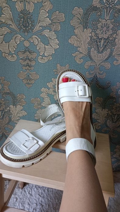 Продам кожаные сандали