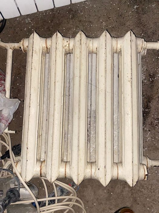 Продам срочно чугунную батарею