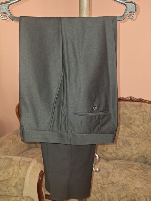 Костюм брюки и жилетка тройка новый