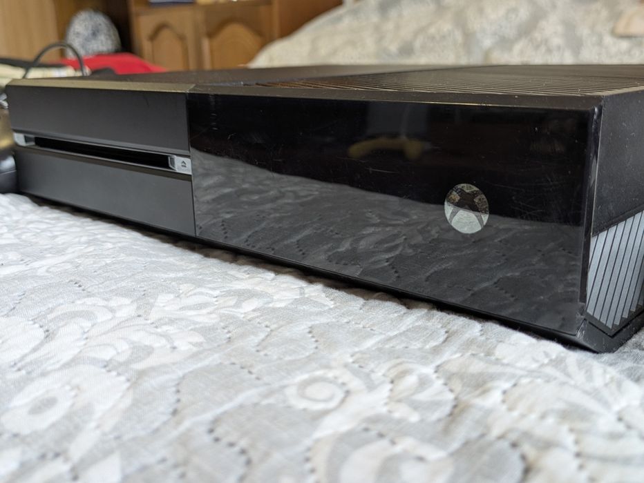 Vând Xbox one 500GB