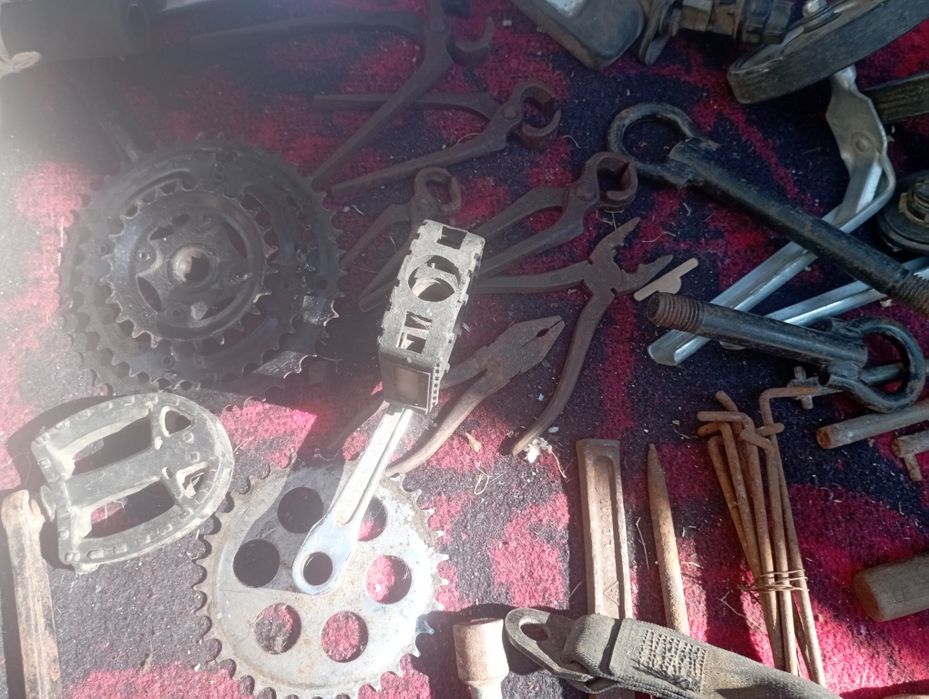 Scule de mașini și bicicleta