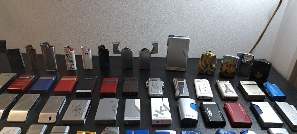 Vand colectie de brichete metalice