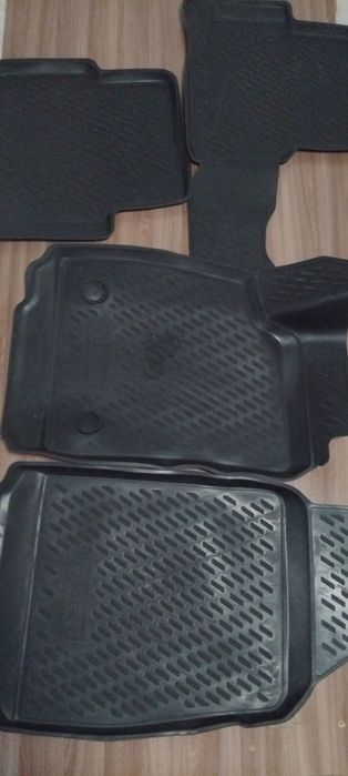 Продам резиновые коврики  шевролет кобальт
