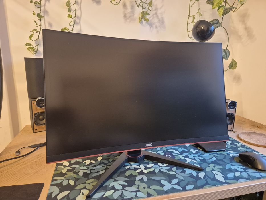 Monitor curbat 27" - AOC 144Hz Gaming