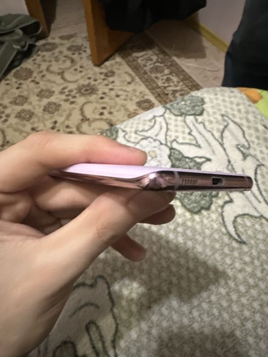 Smsung S20FE  продам