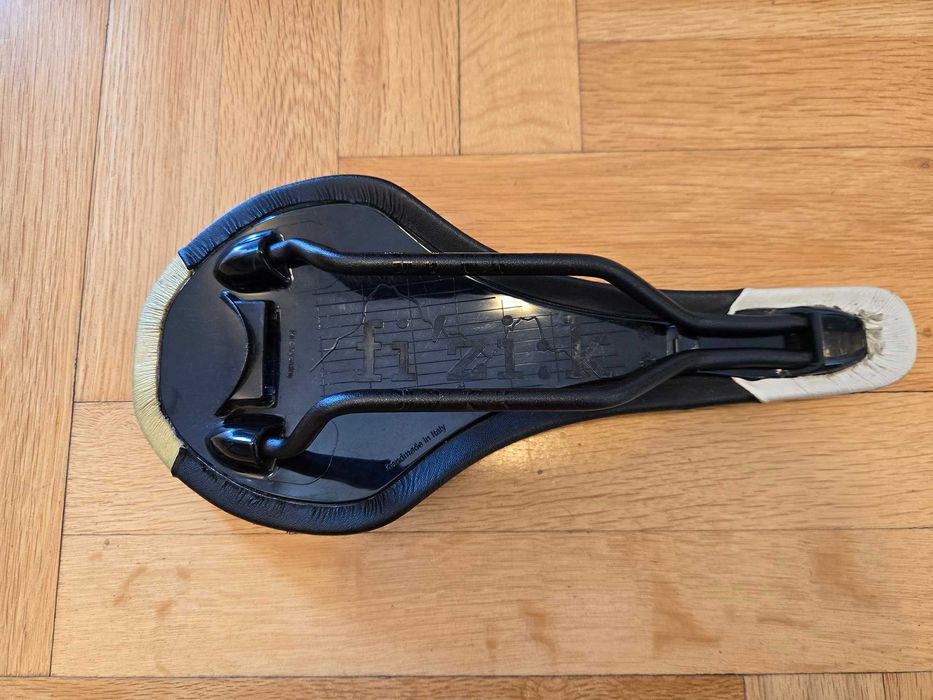 Седалки Specialized + Fizik