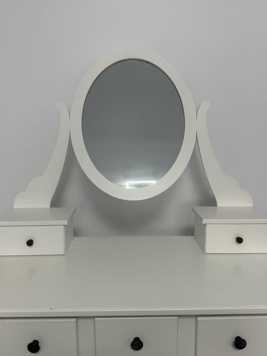 Masuta machiaj cu taburet