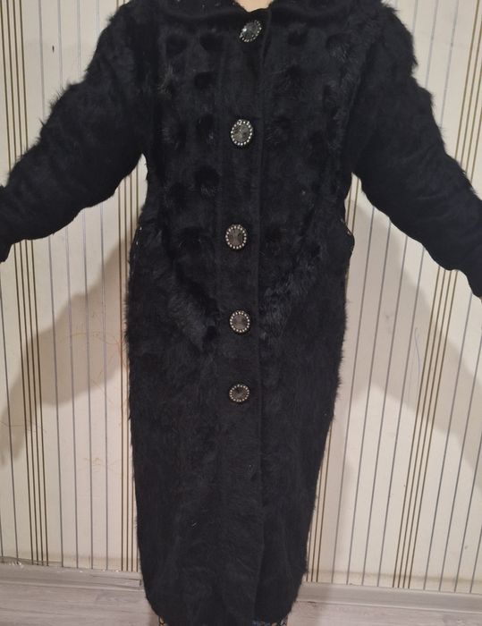 Продам женскую шубу мутон