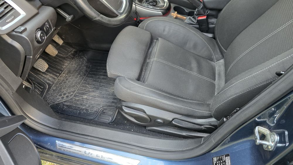 Opel Astra j - 1,6 L benzina + GPL