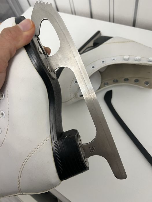 Коньки для девочки 31-32 размера