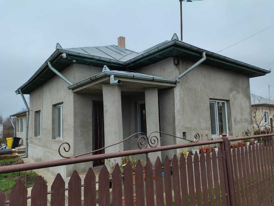 Vand casa in Pogoanele, cu toate conditiile(canalizare, apa curenta).