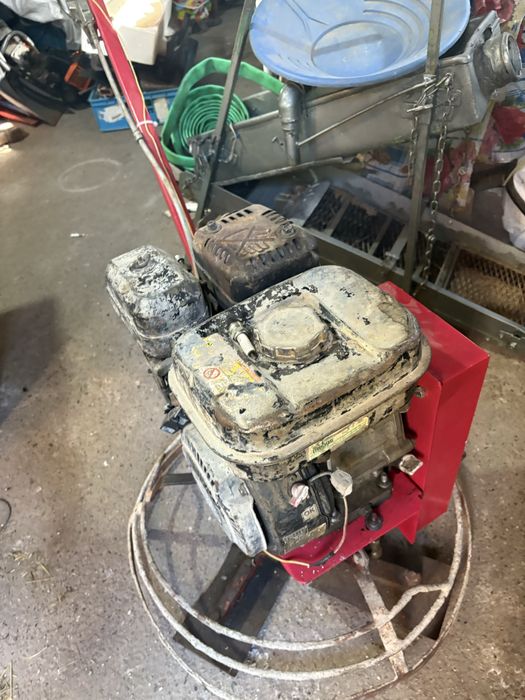 машина за заглаждане на бетон (пердашка / power trowel) с бензинов двигател Subaru Robin 4.5 HP.|