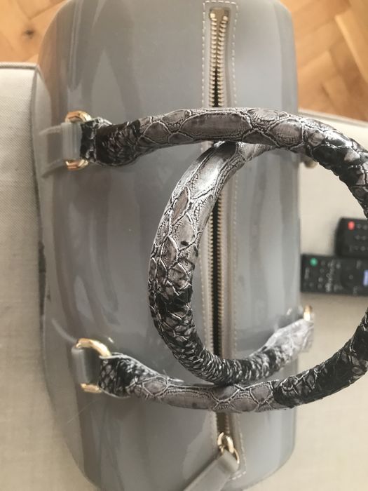 Vând poșeta silicon