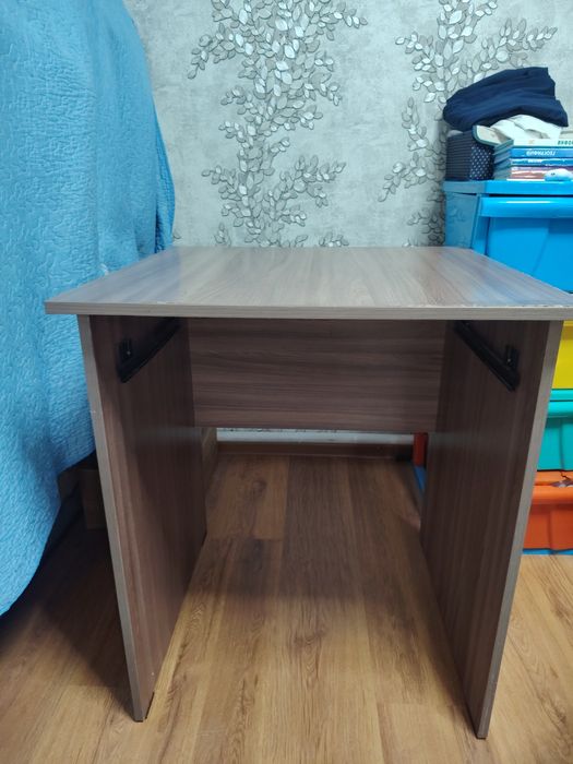 Стол писменный и для других занятий