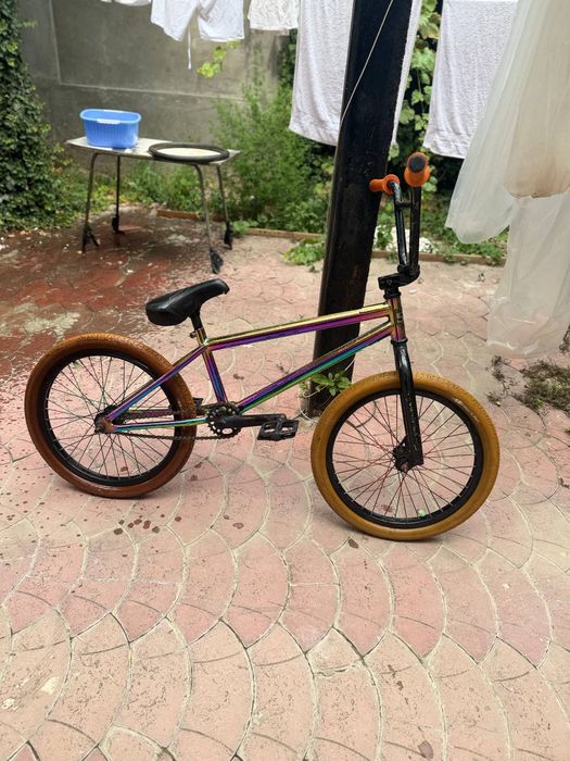 велосипед BMX...