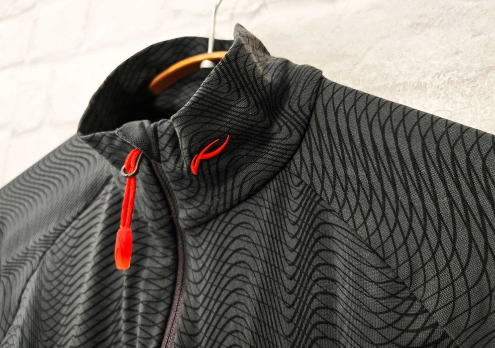 KJUS Дамска фланелка размер 36 / S