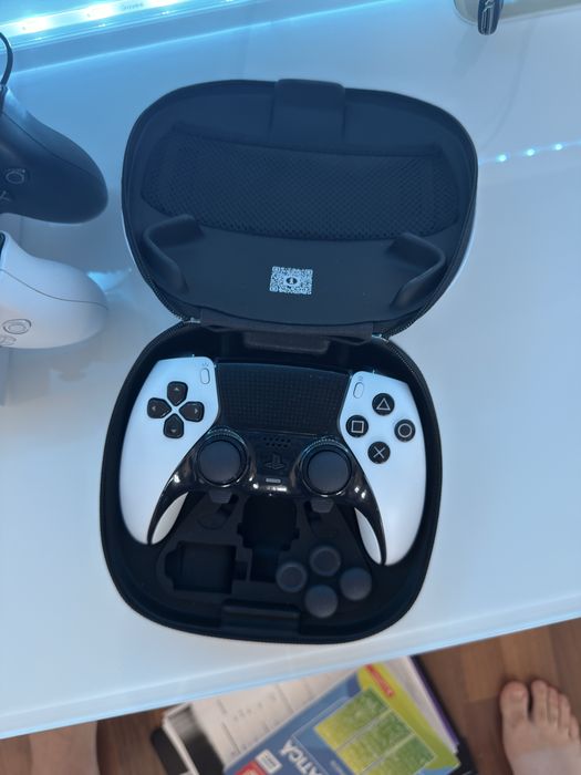 PS5 + 2 controllere DualSense + DualSense Edge + stație de încărcare – stare foarte bună