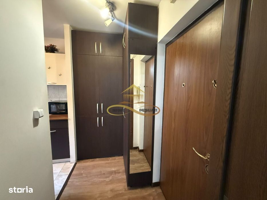 De Închiriat: Apartament 2 Camere semidecomandat, Curte Privată