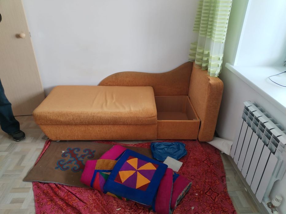 Продам диван ……..