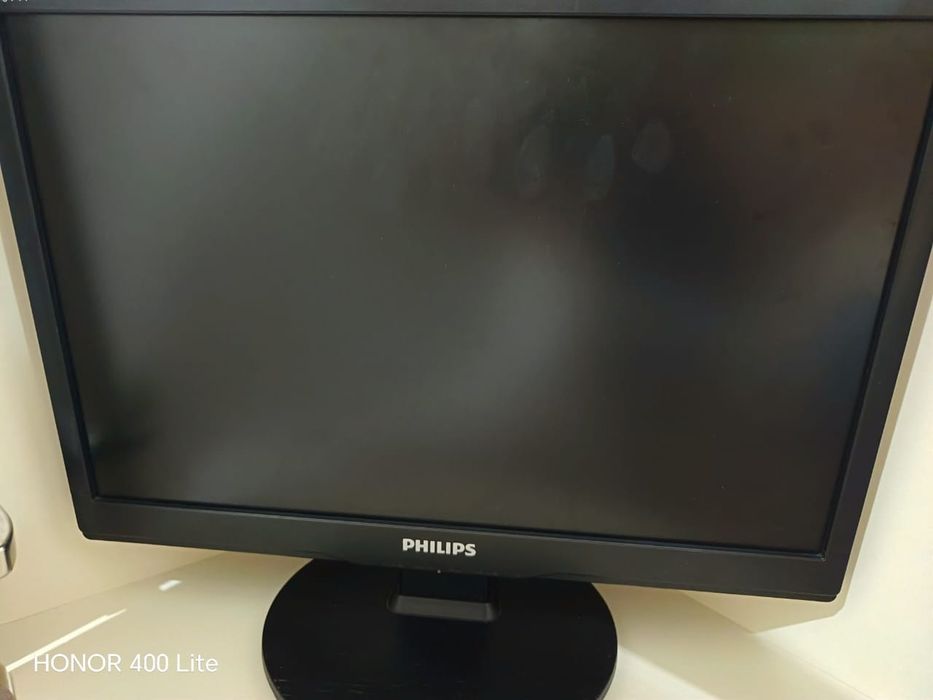 Монитор Philips.