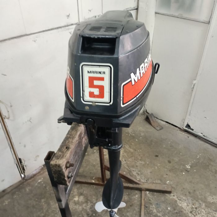 Vând motor de barca marca Mariner