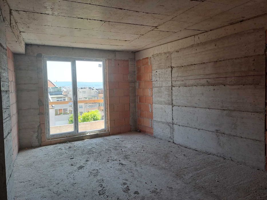 Тристаен след А 14 - широк център