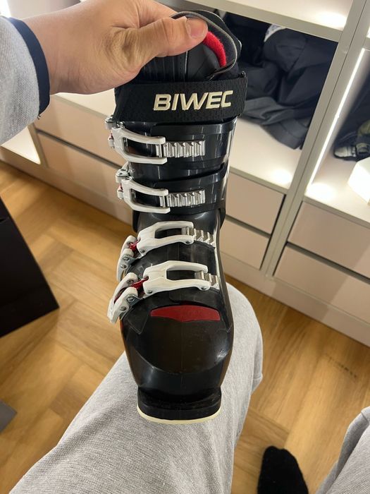 Продам лыжные ботинки Biwec