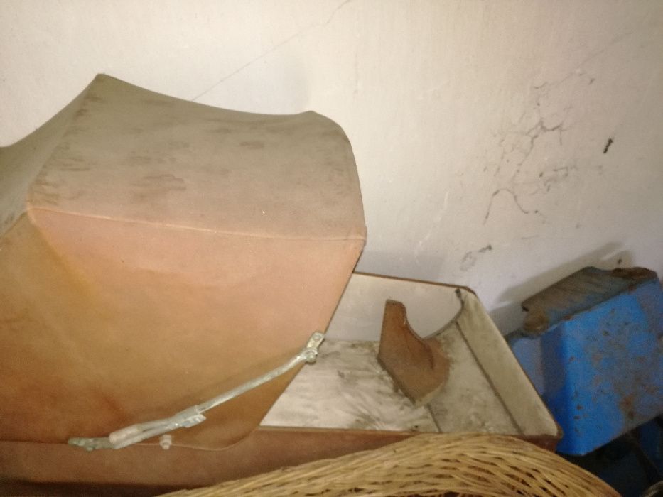 продавам кафяв плътен бебешки кош шезлонг (от бивша количка, ползвана)