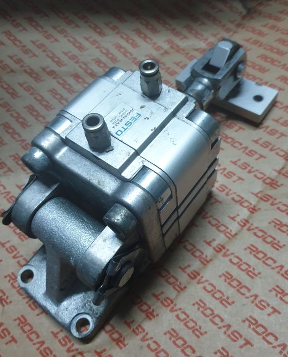 Cilindru piston pneumatic Festo