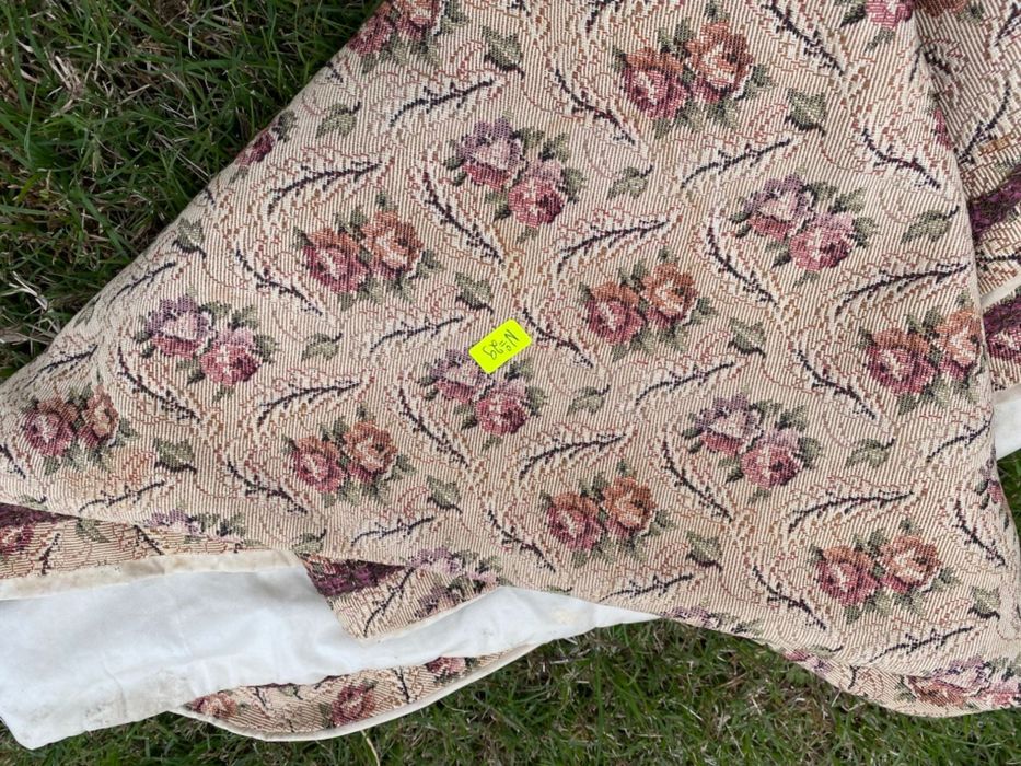 Френска покривка с копринени конци