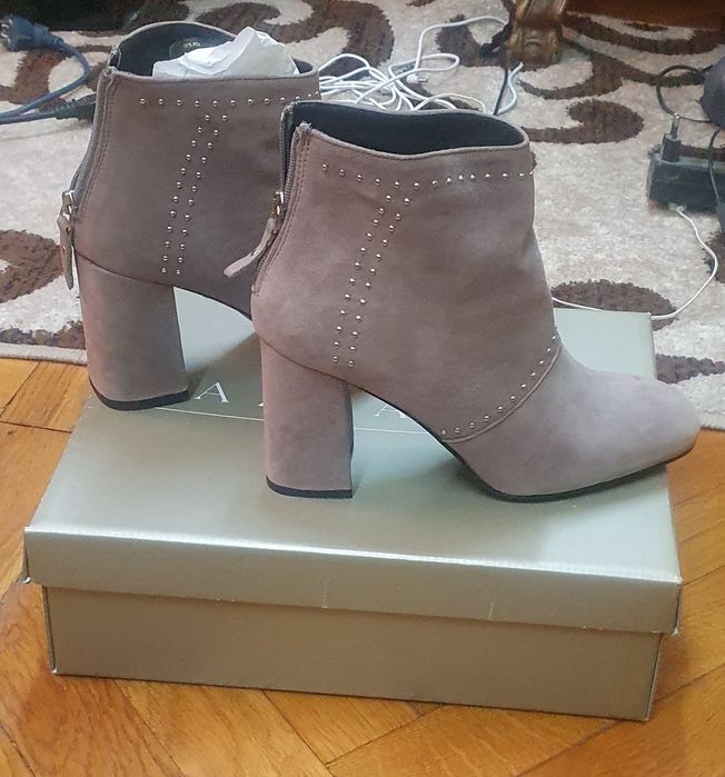 Botine noi Lazzarini nepurtate piele întoarsă lila
