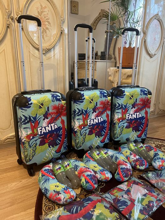 Vând troler nou , branduit de Raluca Bararu