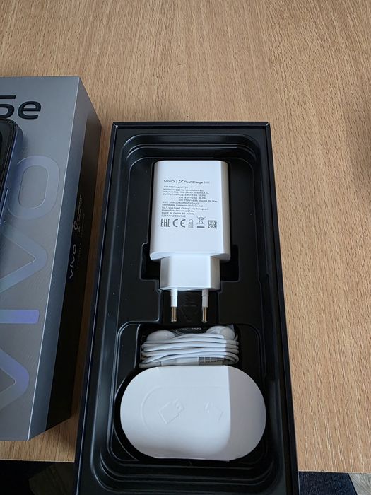 Продам телефон Vivo v25e