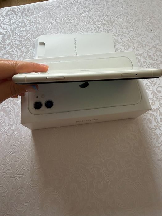 iPhone 11 64Gb в отличном состоянии