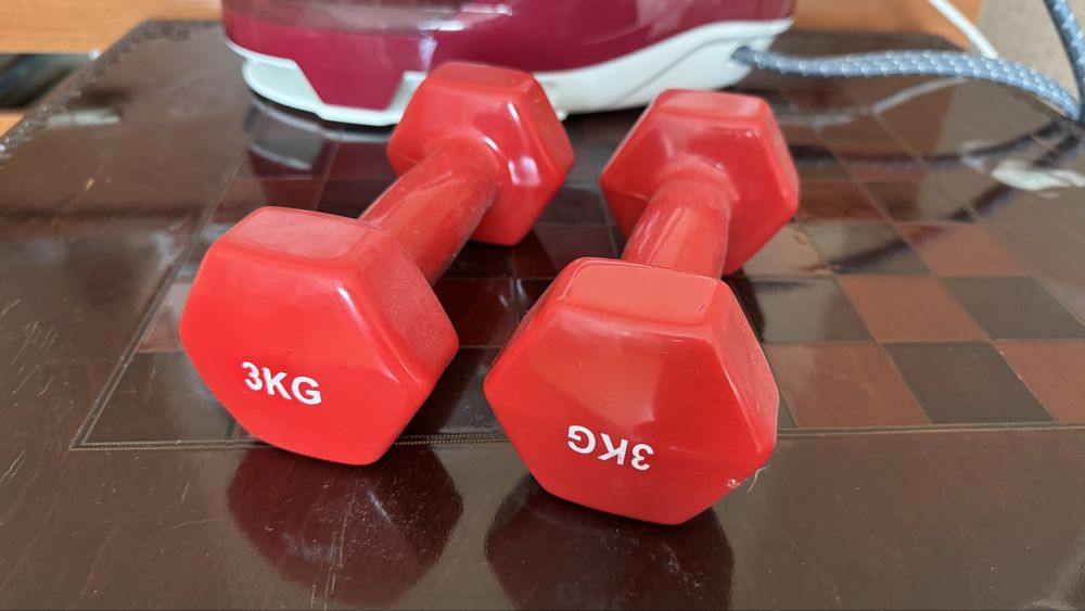 Гантели виниловые 3 кг . В отличном состоянии