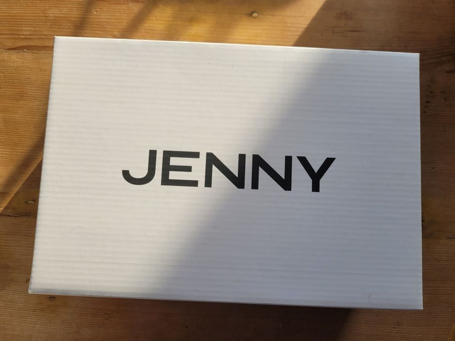 Pantofi albi cu toc mediu