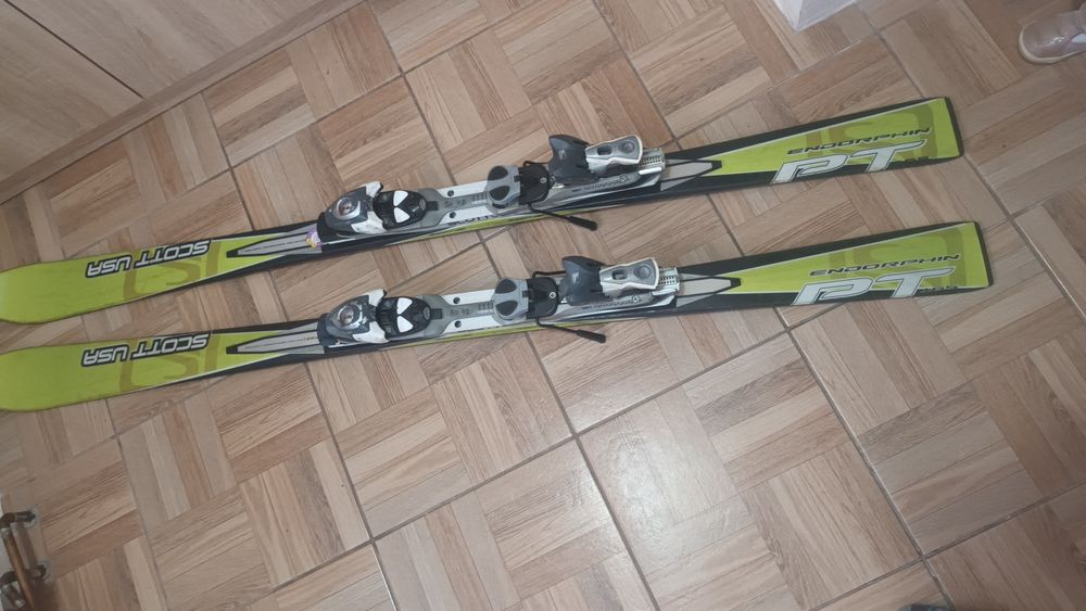 Skiuri/ schiuri Scott