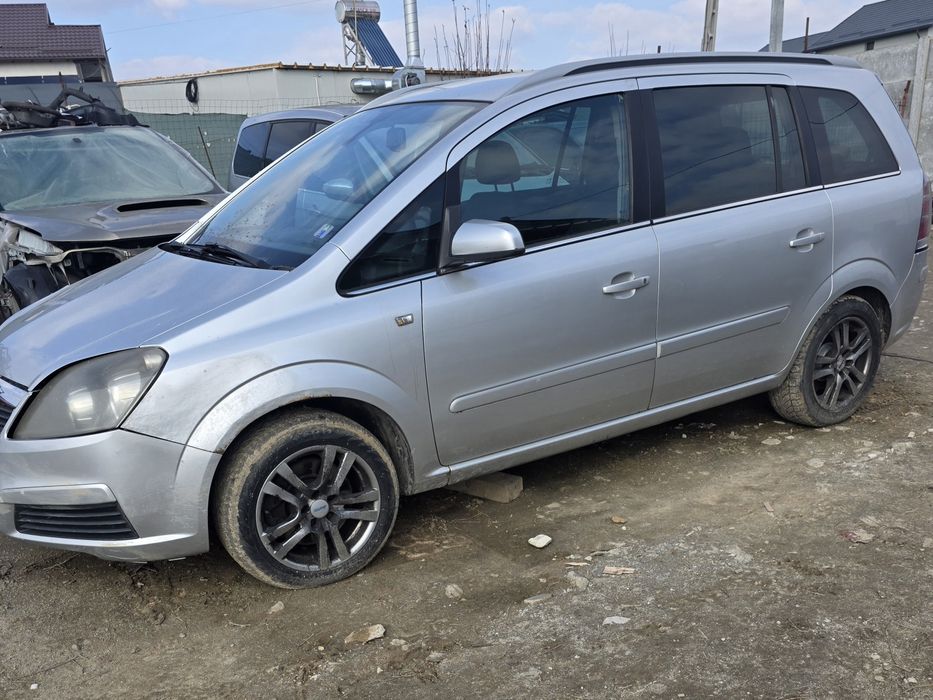 Dezmembrez opel Zafira b 1.9 cdti 150 c.p