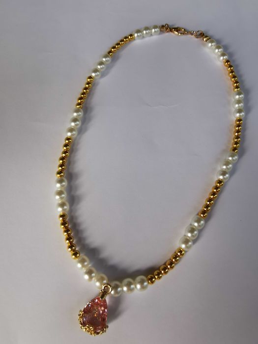 Ръчно изработени колиета.