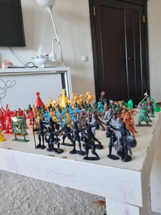 Детские игрушки - солдатики