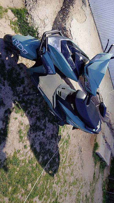 Schimb mașină manuală si scuter electric pe o  masina automată.