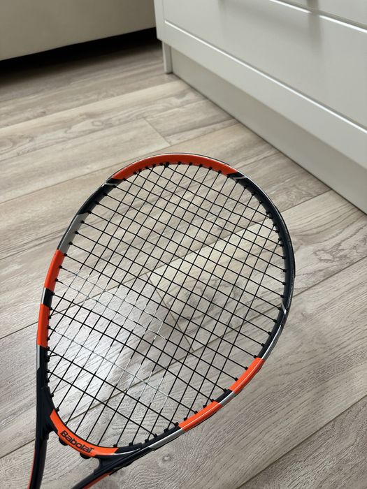 Теннисная ракетка