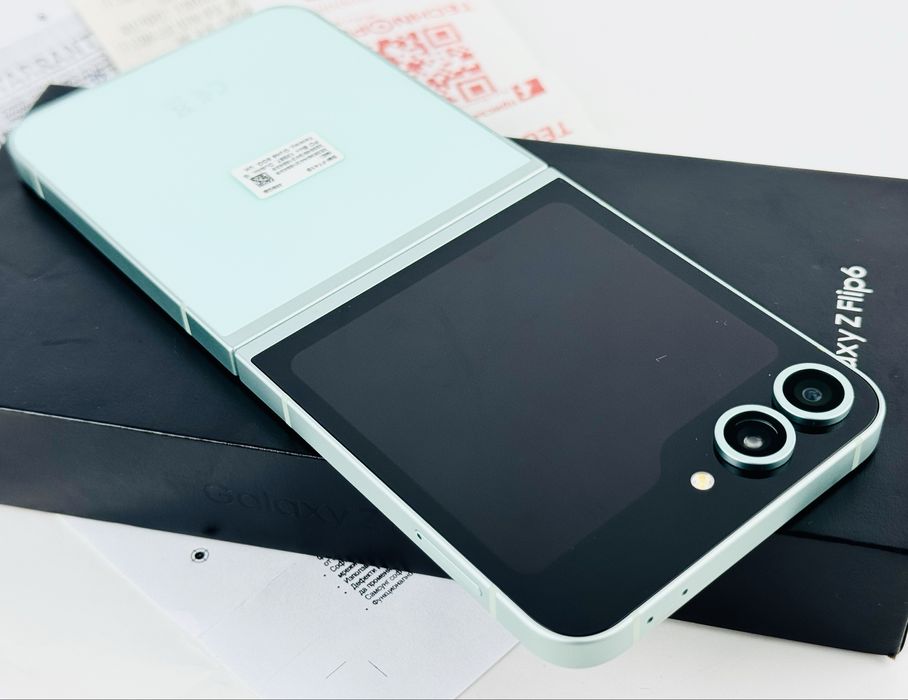 Samsung Galaxy Z Flip 6 5G 256GB 12RAM Mint Отличен!