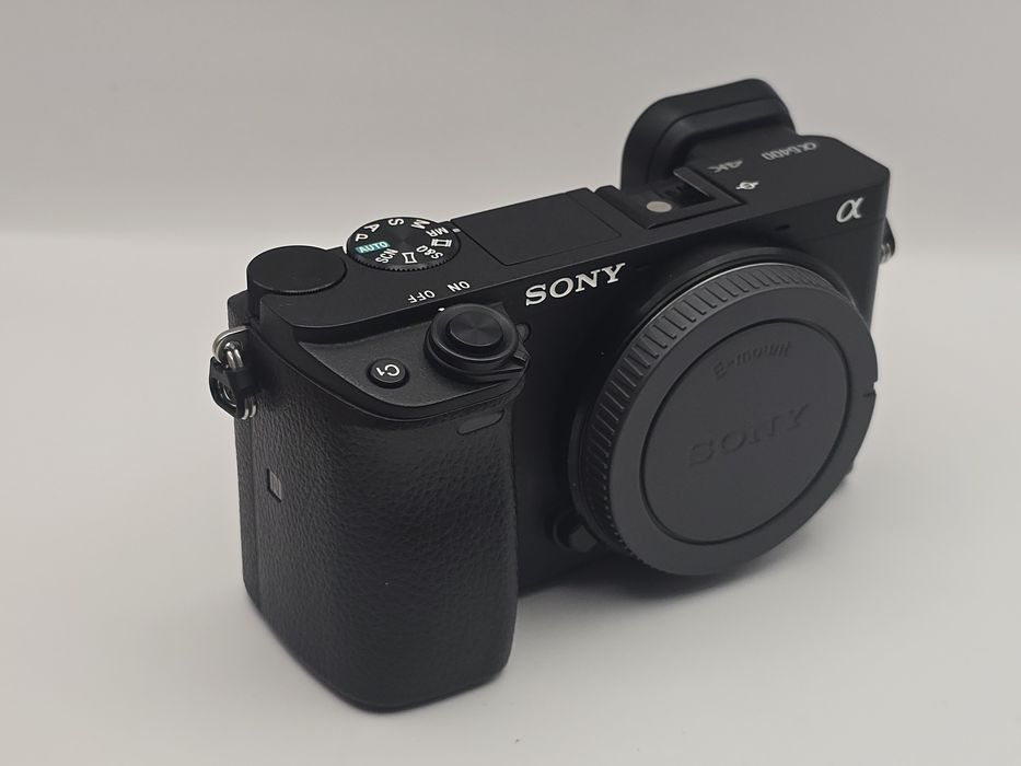 Sony A6400 (ILCE-6400 Body) cu doar 14771 cadre!!