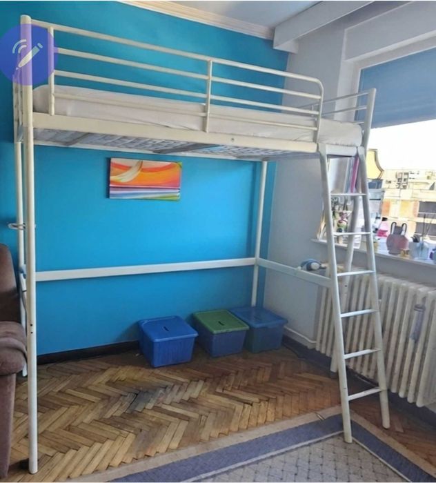 Vând ansamblu pat şi birou IKEA. Bonus: saltea aloe vera, cu memorie. În stare foarte bună. 800 lei