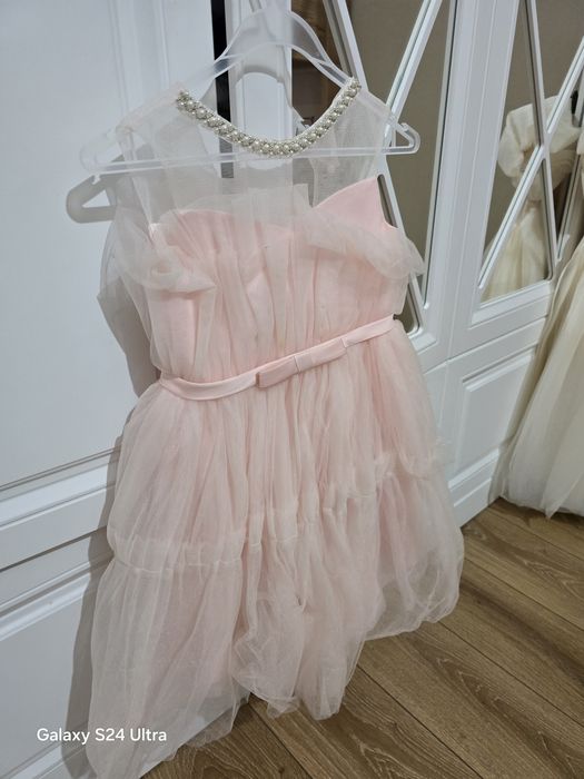 Продам нарядные платья