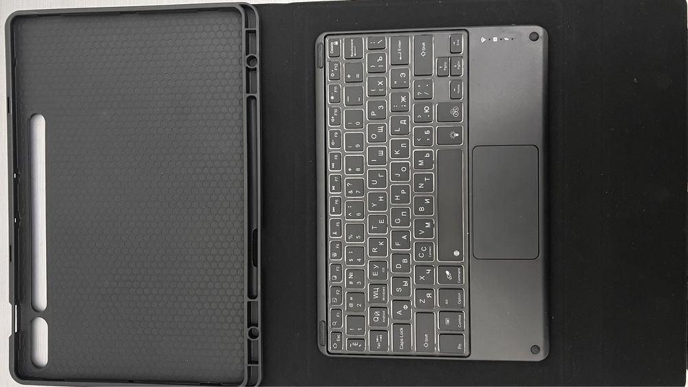 Клавиатура для планшета .Новая с чехлом .