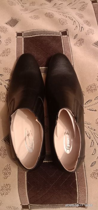 Продам че́рные кожаные туфли