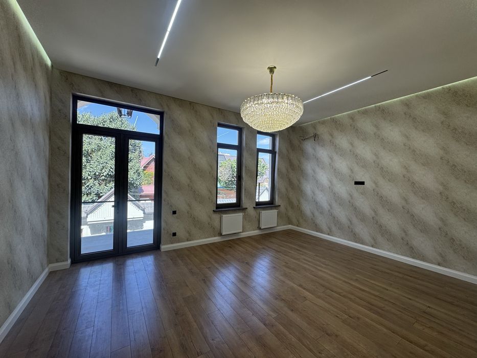 Продается Трех урувневый Евродом.