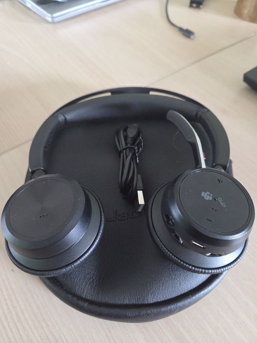 Poly Voyager Focus 2 - безжични слушалки